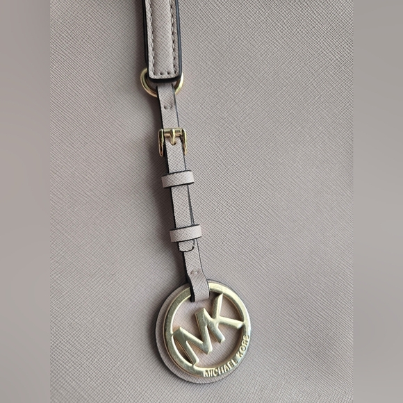 Michael Kors Beige Tote Bag - Picture 4 of 17